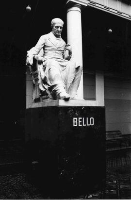 Estatuas: A. Bello