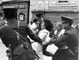 Manifestantes detenidos durante manifestación por la libertad de los presos políticos frente a la...