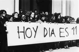 Manifestación de mujeres en iglesia