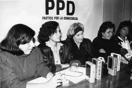 De izq. A derecha: María Antonieta Saa, Adriana Muñoz, María Maluenda, Polly Sepúlveda y Berta Be...