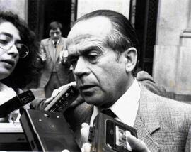 Andrés Zaldívar, Senador (DC), dialoga con grupo de periodistas: Santiago, Palacio de La Moneda