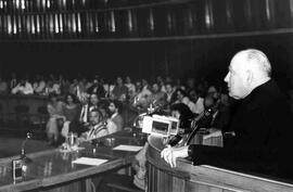 Cardenal Raúl Silva Henríquez, pronuncia discurso en la Comisión Económica de las Naciones Unidas...