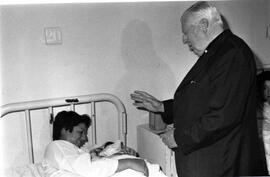 Cardenal Juan Francisco Fresno, visita Hospital José Joaquín Aguirre