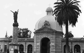 Fachada del Cementerio General