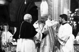 Carlos Oviedo, Arzobispo de Santiago, preside ceremonia religiosa, en la Catedral de Santiago