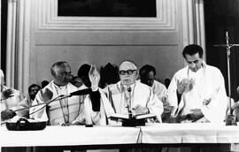 Cardenal Raúl Silva Henríquez, preside ceremonia religiosa para conmemorar sus 80 años de vida