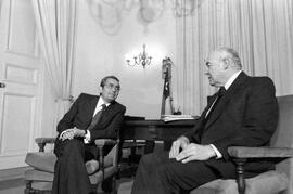 Carlos Cáceres, Ministro del Interior, junto a Sergio Onofre Jarpa: Santiago, Palacio de La Moneda