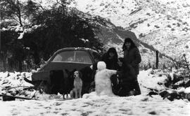 Niños juegan con nieve: Santiago