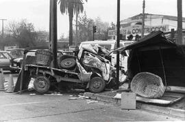 Accidentes: camión repartidor de pan destrozado en choque