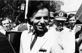 Carlos Menem, Presidente de Argentina, junto a Augusto Pinochet, Comandante en Jefe del Ejército ...