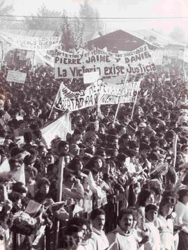 Manifestación pública con afiches y lienzos en contra de la dictadura y en pro de los derechos hu...