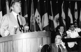 Luis Alberto Lacalle, Presidente de Uruguay, pronuncia discurso en sala de conferencias de la Com...