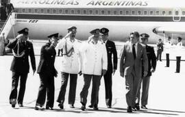 Presidente de Uruguay, Luis Alberto Lacalle, junto a Augusto Pinochet, Comandante en Jefe del Ejé...