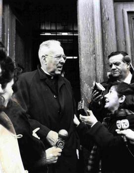 Carlos Oviedo, Arzobispo de Santiago, dialoga con grupo de periodistas