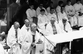 Cardenal Juan Francisco Fresno, preside ceremonia religiosa, junto a otras autoridades eclesiásticas