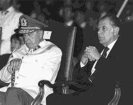 Patricio Aylwin y Augusto Pinochet