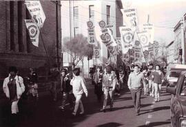 En el día Nacional de la juventud, jóvenes marchan a la estación Mapocho