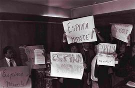 Protesta contra Alberto Espina