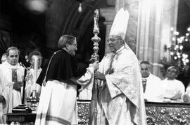 Carlos Oviedo, Arzobispo de Santiago, preside ceremonia religiosa, en la Catedral de Santiago