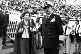 José Toribio Merino, Comandante en Jefe de la Armada de Chile, junto a su esposa