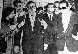 Reproducción de fotografía del ex Presidente de la República de Chile, Salvador Allende Gossen, s...