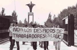 Chile Educación, manifestación en Universidad Católica, por despidos de vigilantes