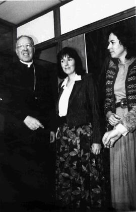 Carlos Oviedo, Arzobispo de Santiago, junto a la Presidente Nacional Departamento de Mujeres Demó...