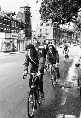 Finsbury Park London. Paseo en bicicletas patrocinador de la campaña Solidaridad con Chile, Ingla...