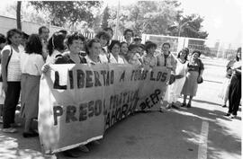 Manifestación organizada por la Agrupación de Familiares de Presos Políticos en frontis de la CEPAL