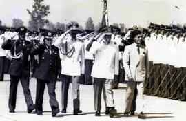 Augusto Pinochet, Comandante en Jefe del Ejército de Chile, junto a Carlos Menem, Presidente de A...