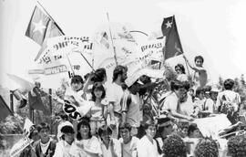 Caravana de la Concertación, personas sobre un camión