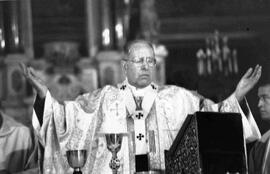 Carlos Oviedo, Arzobispo de Santiago, preside ceremonia religiosa