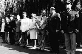 Luis Alberto Lacalle, Presidente de Uruguay, junto al Ministro de Defensa Nacional, Patricio Roja...