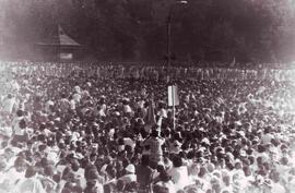 Muchedumbre en el Parque O'Higgins, por la venida del papa Juan Pablo II