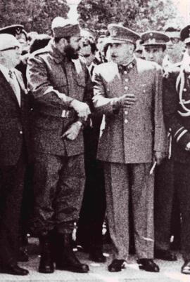 Augusto Pinochet con Fidel Castro