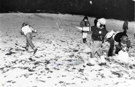 Niños juegan con nieve: Santiago