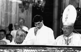 Carlos Oviedo, Arzobispo de Santiago, preside ceremonia religiosa, en la Catedral de Santiago