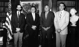 Embajador de Estado Unidos en Chile, Charles Gillespie, junto a los directivos del Proyecto Hope