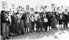 Manifestantes de derechos humanos en acto del 1 de mayo