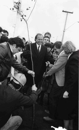 El ministro de la Vivienda, Alberto Etchegaray, presidió esta mañana la inauguración de un comple...