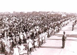 Multitud esperando al Papa Juan Pablo II: Parque O'Higgins