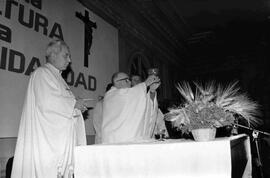 Cardenal Raúl Silva Henríquez, preside ceremonia religiosa para celebrar sus 50 años de Sacerdoci...