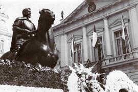 Estatuas y Monumentos: P. de Valdivia