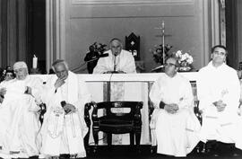 Cardenal Raúl Silva Henríquez, preside ceremonia religiosa para conmemorar sus 80 años de vida