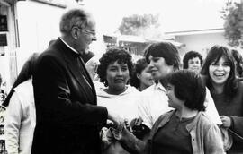 Carlos Oviedo, Arzobispo de Santiago, visita a mujeres presas