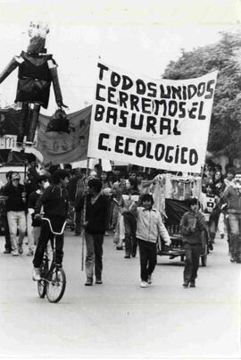 Manifestantes piden cierre de basural